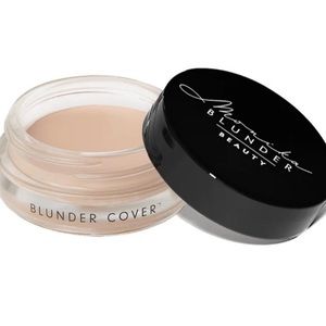 Monika Blunder Beauty Blunder Cover All In One Foundation/Concealer Zwei.25 NEW!